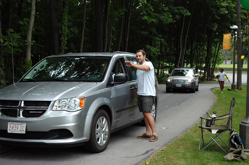 Russell%20Bollag-Miller%2C%20%2716%20guides%20new%20arrivals%20to%20their%20residence.