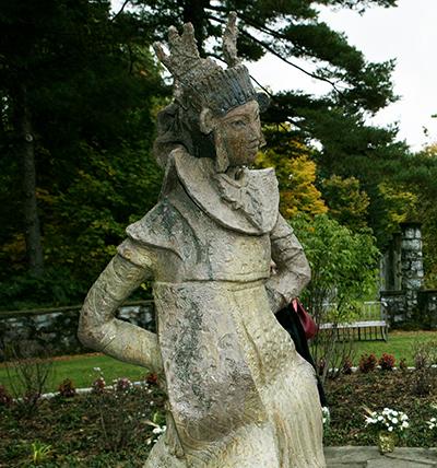 Alumni%20Memorial%20Garden--Bhumi%20Devi%2C%20the%20earth%20goddess%2C%20by%20Barbara%20Stroock%20Kaufman%20%E2%80%9940.%20%28Phil%20Scalia%20photo%29