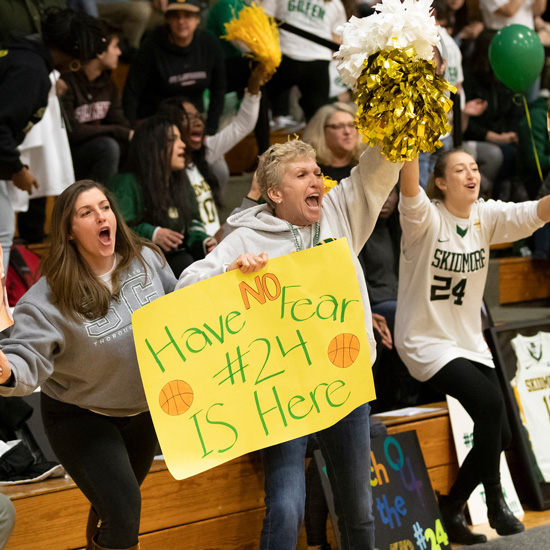 Fans+cheer+during+a+women%27s+basketball+game+at+Skidmore+College