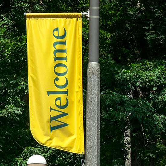 A+welcome+banner+on+Skidmore%27s+campus.+