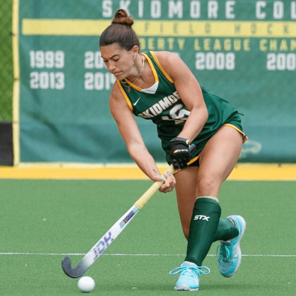 Skidmore field hockey player in action on Wacchenheim Field