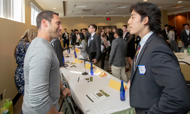 Skidmore alumni network with current students