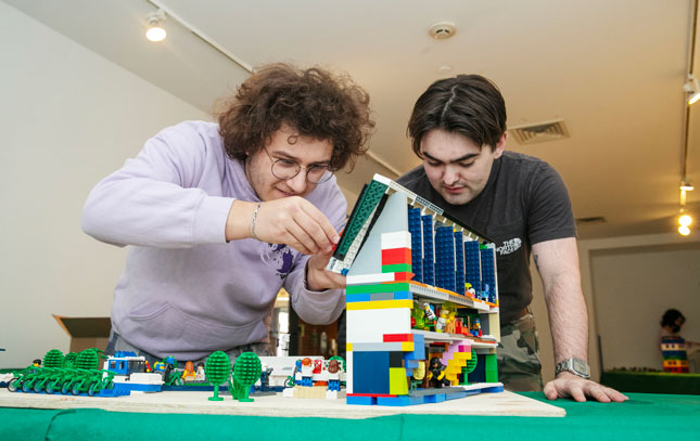 “LEGO Masters”-style competition