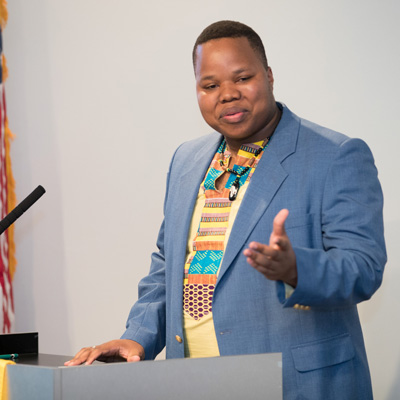 A Davis Scholar speaks at Skidmore College