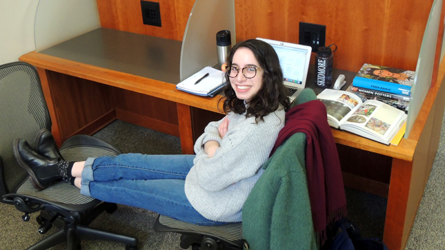 Jenny Lupoff '19 works at a desk in the Skidmore library