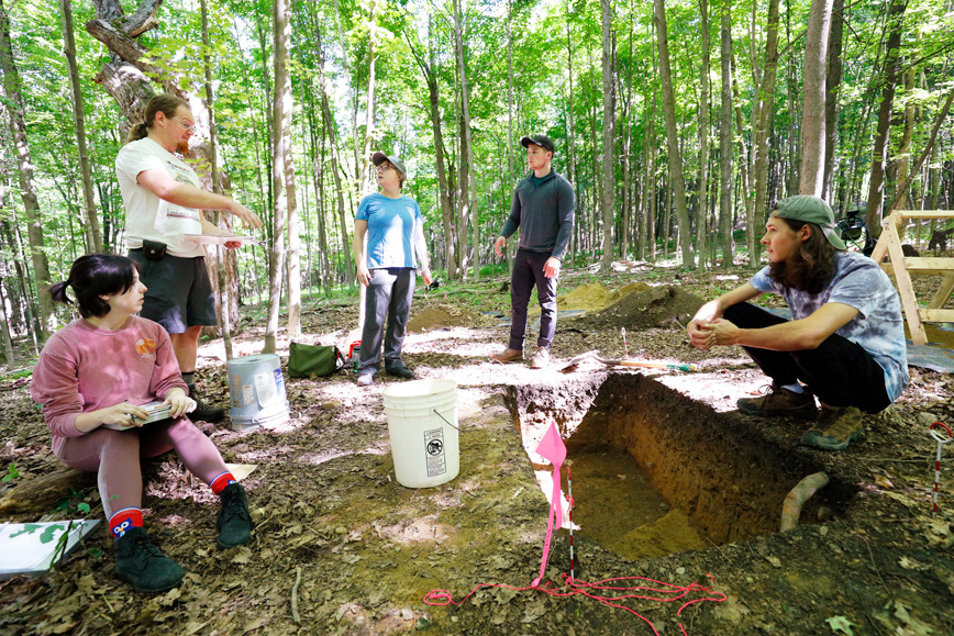 From left, Kaylee Jellum ’22, Andrew Horst, visiting assistant professor, Siobhan Hart, Associate Professor of Anthropology at Skidmore College, Kelby Wittenberg ’23 and Riley Mallory ’22 talk at a dig site in Northwoods during an anhtropology Summer Research program 