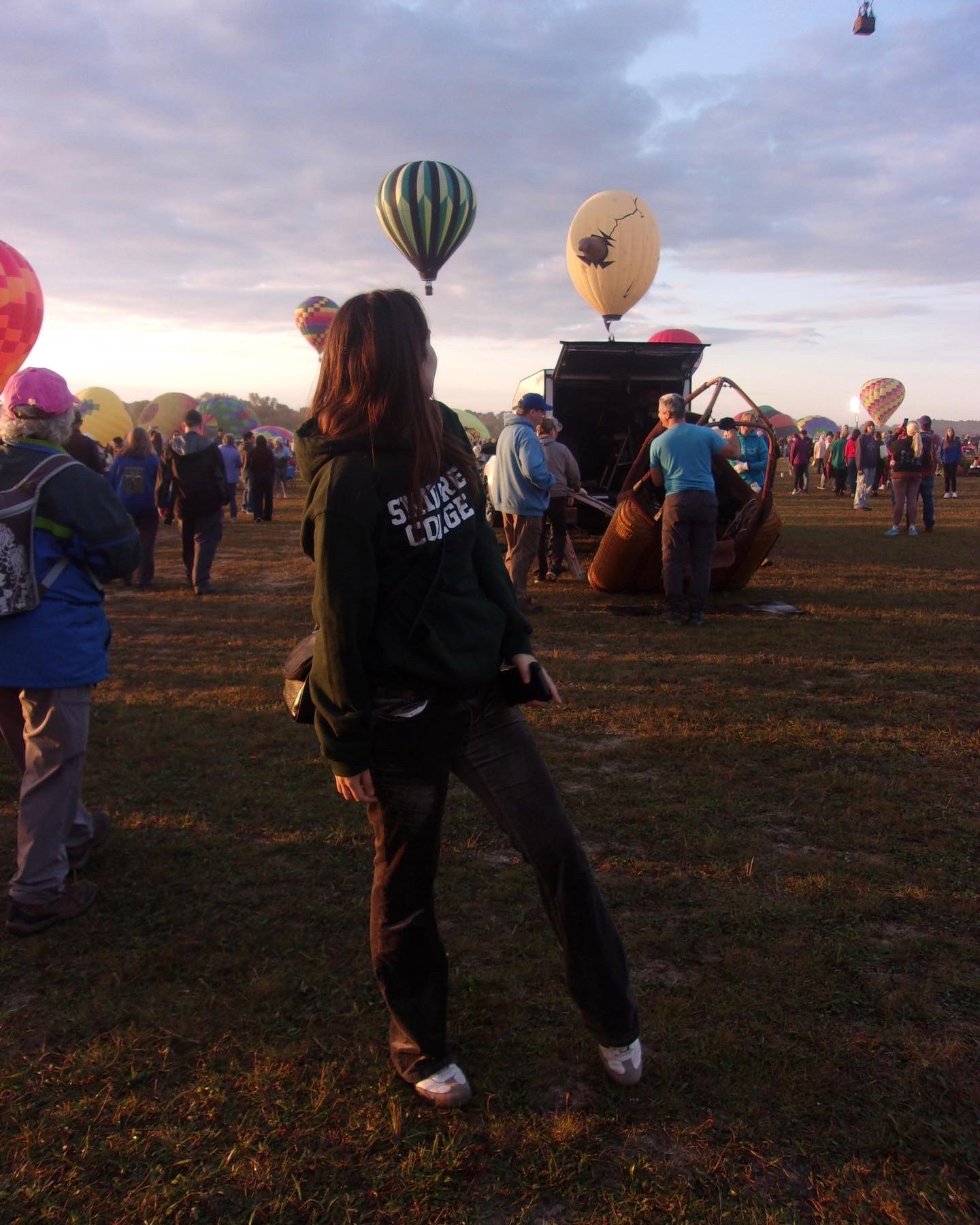 Lila Smith ’26 watches hot air balloons lift off at sunset during the Adirondack Balloon Festival — making the most of every season near Skidmore.