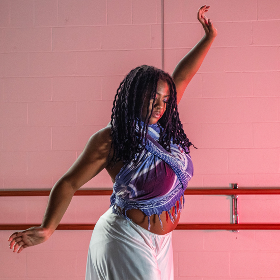 Aminah+Hopewell+%E2%80%9926+mid-pose+as+she+dances+in+a+Skidmore+dance+studio