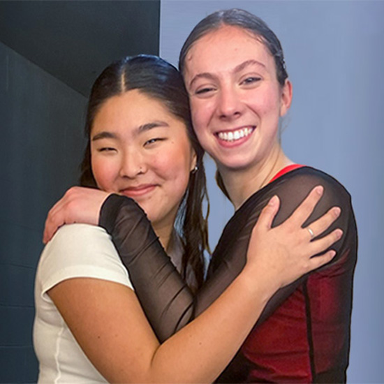 Audrey+Kostick+%E2%80%9927+and+Hannah+Schlosberg+%E2%80%9926