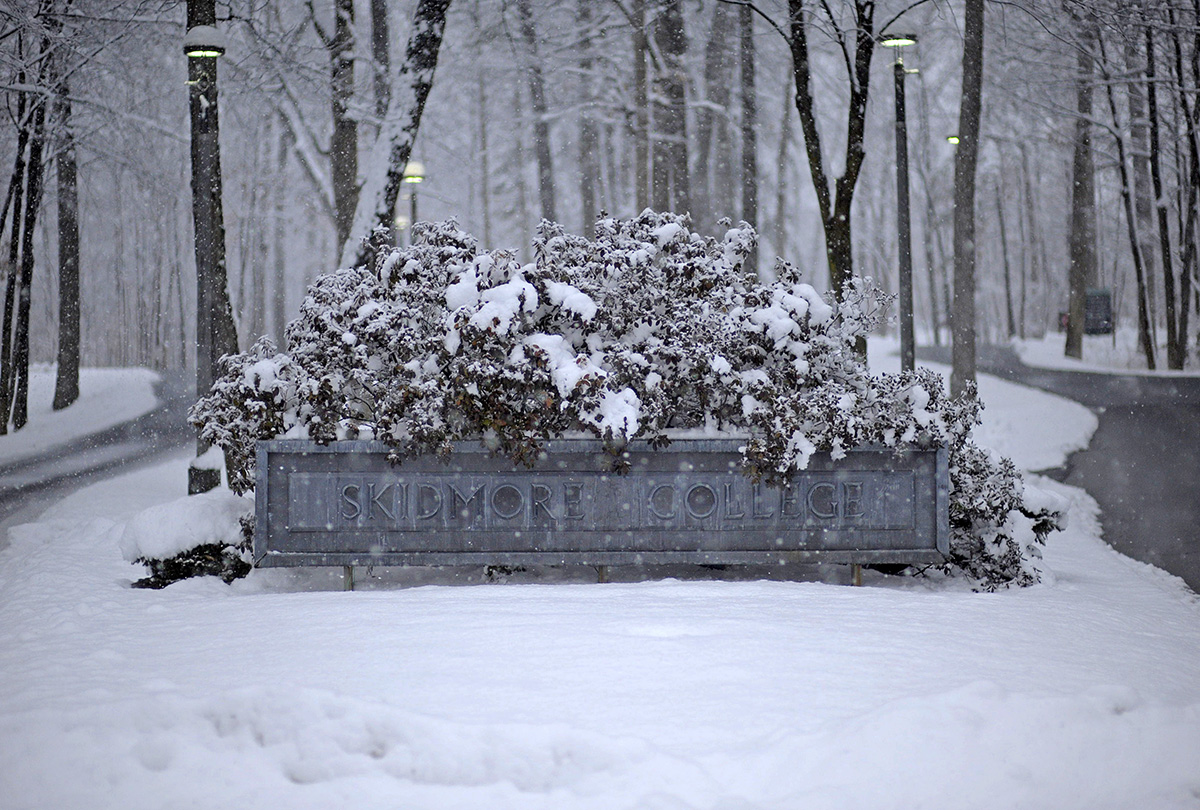A snowy Skidmore College sign 