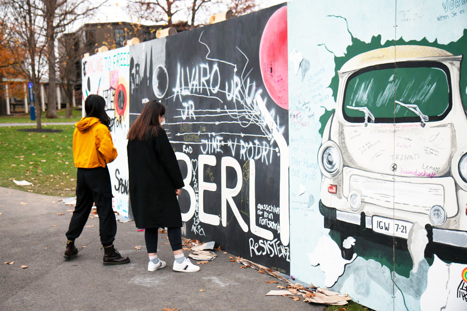 Skidmore students reimage the Berlin Wall