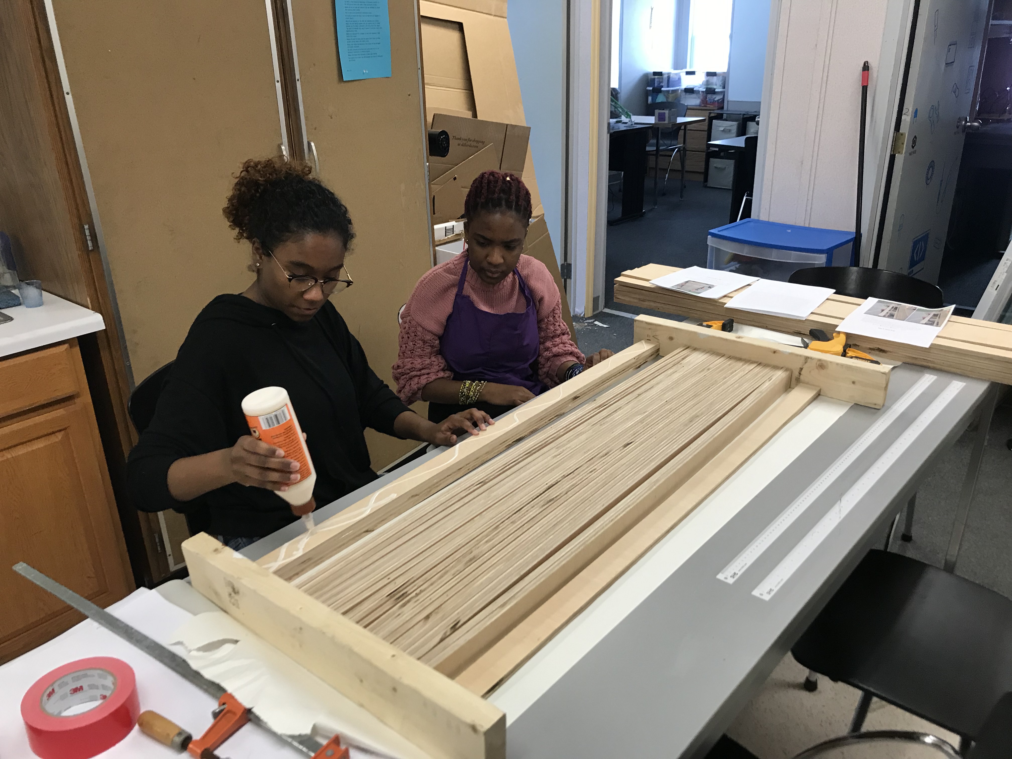 Skidmore College students working on a project at the IdeaLab Makerspace