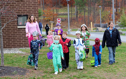 Children+trick+or+treating+in+the+Skidmore+apartments