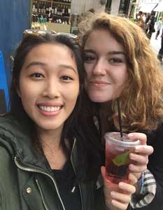 FYE+students+Kyla+Shen+and+Anna+Hhilpert%2C+both+Class+of+%E2%80%9919