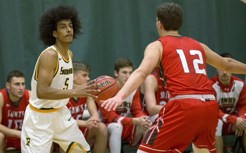 It's eyes on the prize for rookie Noah Meren '21, helping to engineer a big victory against St. Lawrence.