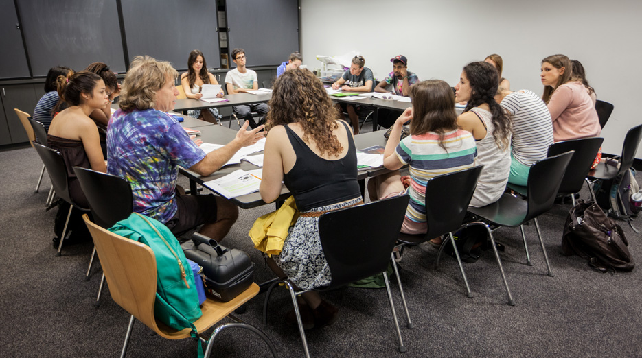 Professor Sheldon Solomon teaching his Scribner Seminar, Human Dilemmas