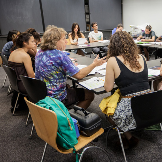 Professor+Sheldon+Solomon+teaching+his+Scribner+Seminar%2C+Human+Dilemmas