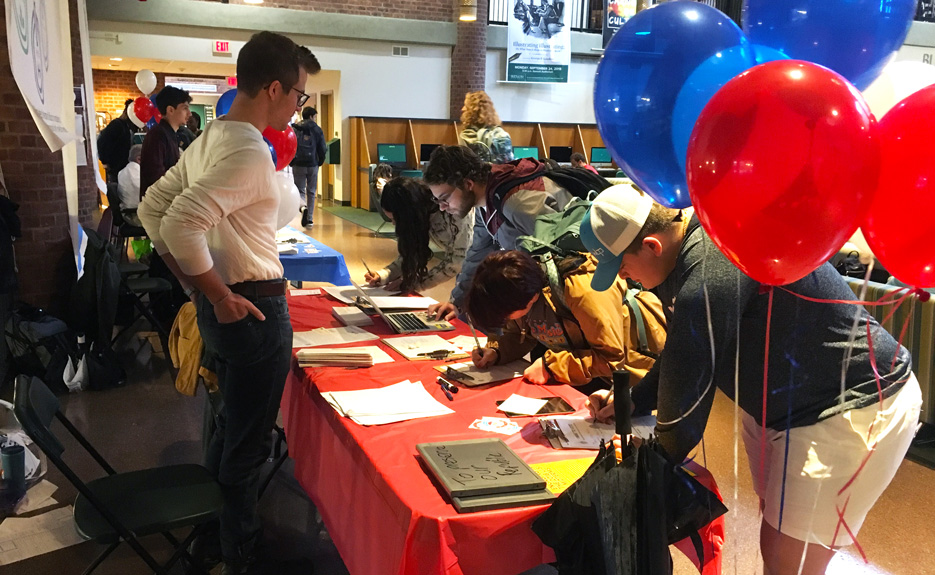 Students register to vote