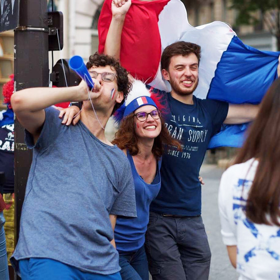 Student+celebrate+in+France
