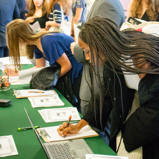 Students+at+Skidmore+college+sign+up+for+internships