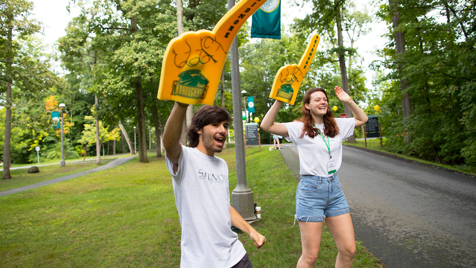 Students waving foam fingers at the entrance to Skidmore College