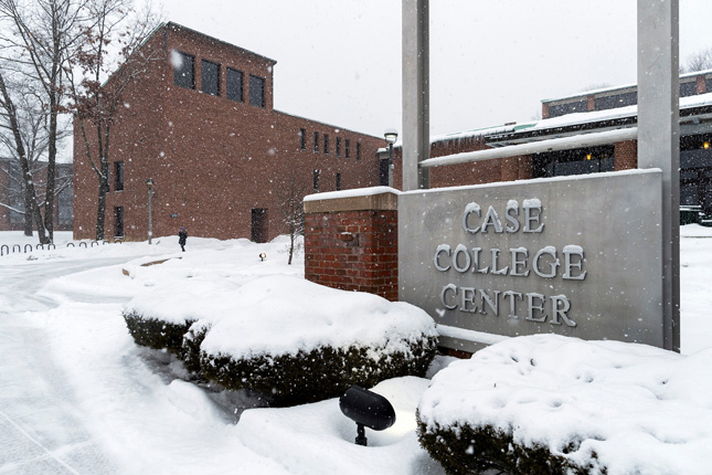 Snow falling on Skidmore College campus