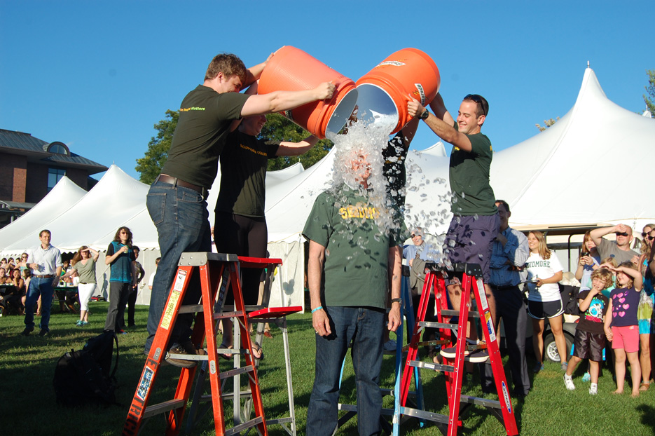 Skidmore president glotzbach taking the ALS Ice bucket challenge