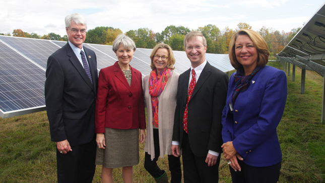 Skidmore college and Saratoga Springs leaders cuts the ribbon a new solar field