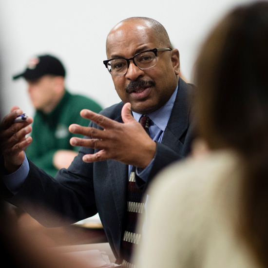 Associate+Professor+Tim+Harper+of+Skidmore+College+teaches+students+in+a+classroom+