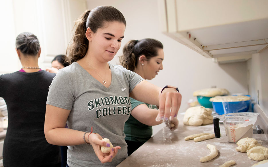 Hillary Goldstein '20 and Emily Gordon '20