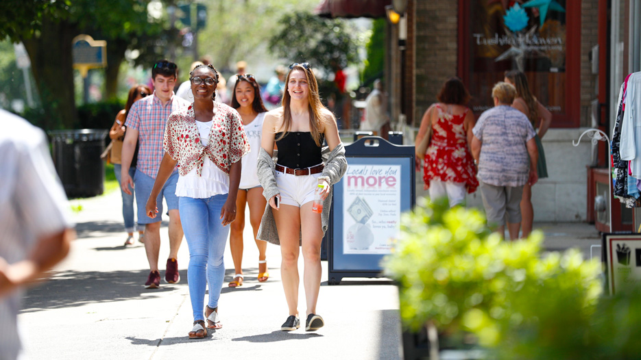 Skidmore students walk in downtown Saratoga Springs 