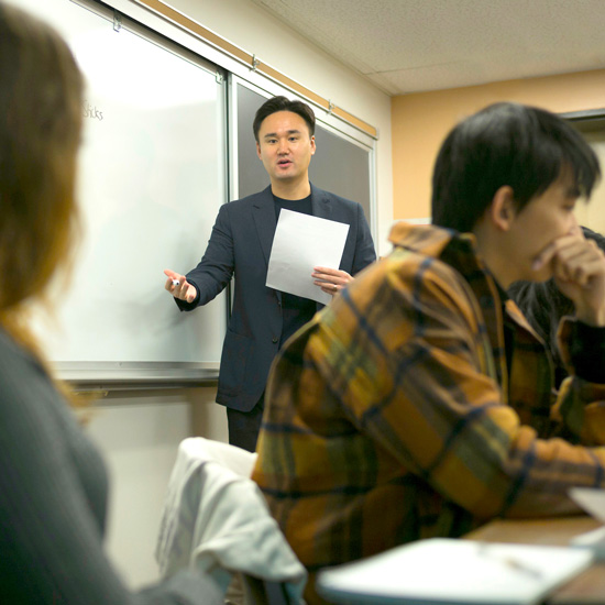 Skidmore+professor+Joowon+Park+teaches+in+a+classroom