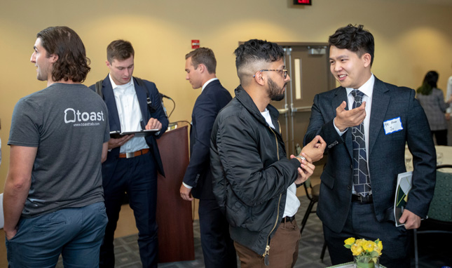 Skidmore alumni network with current students