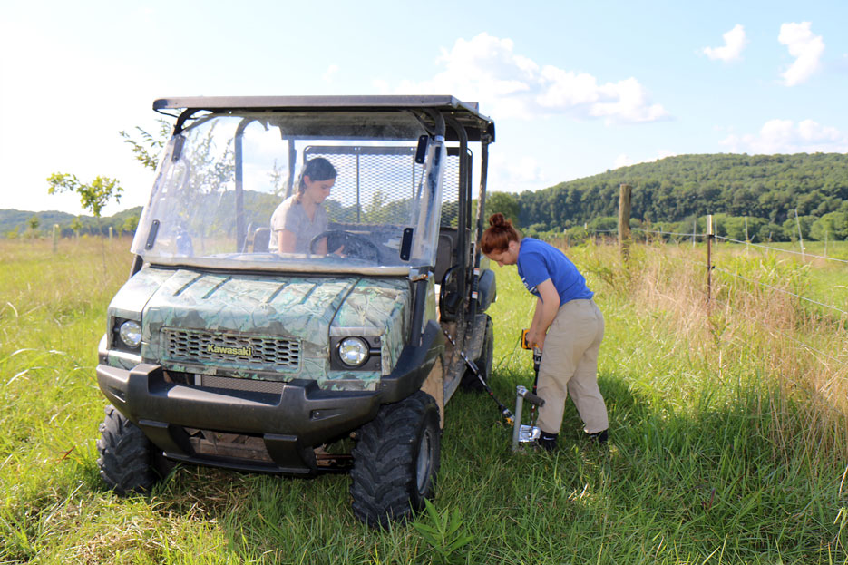 Shay Kolodney '21 and Zoe Pagliaro '20 at Caney Fork Farms