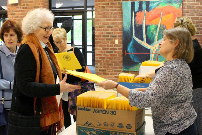 Skidmore Encore student receives her materials for class