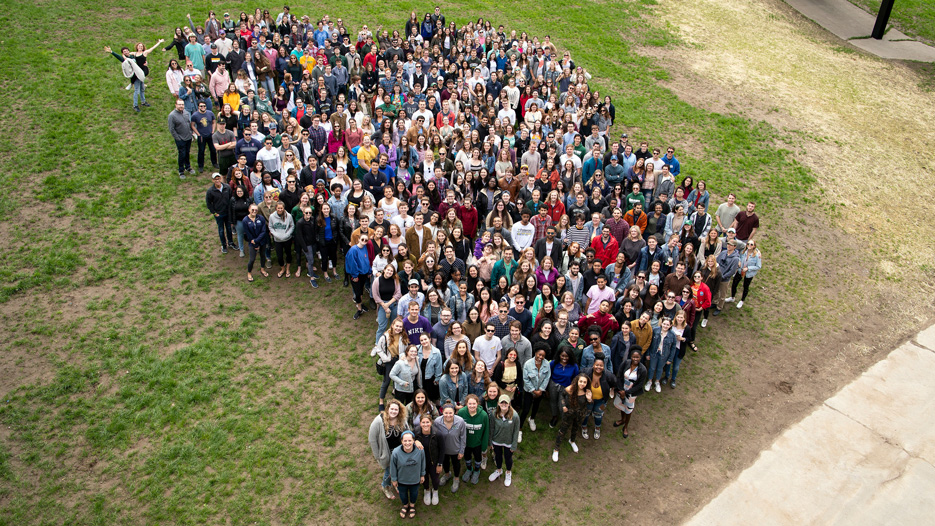 Group photo of the Skidmore Class of 2019