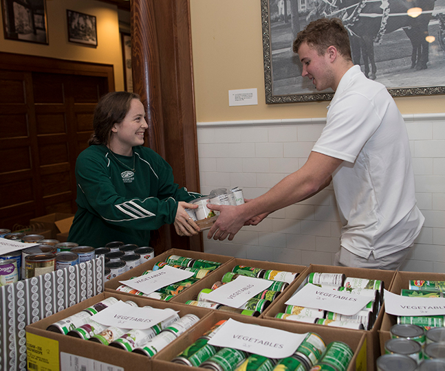 Students help during Skidmore Cares