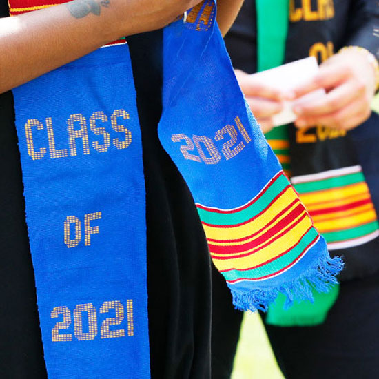A+college+graduates%27s+stole+says+Class+of+2021