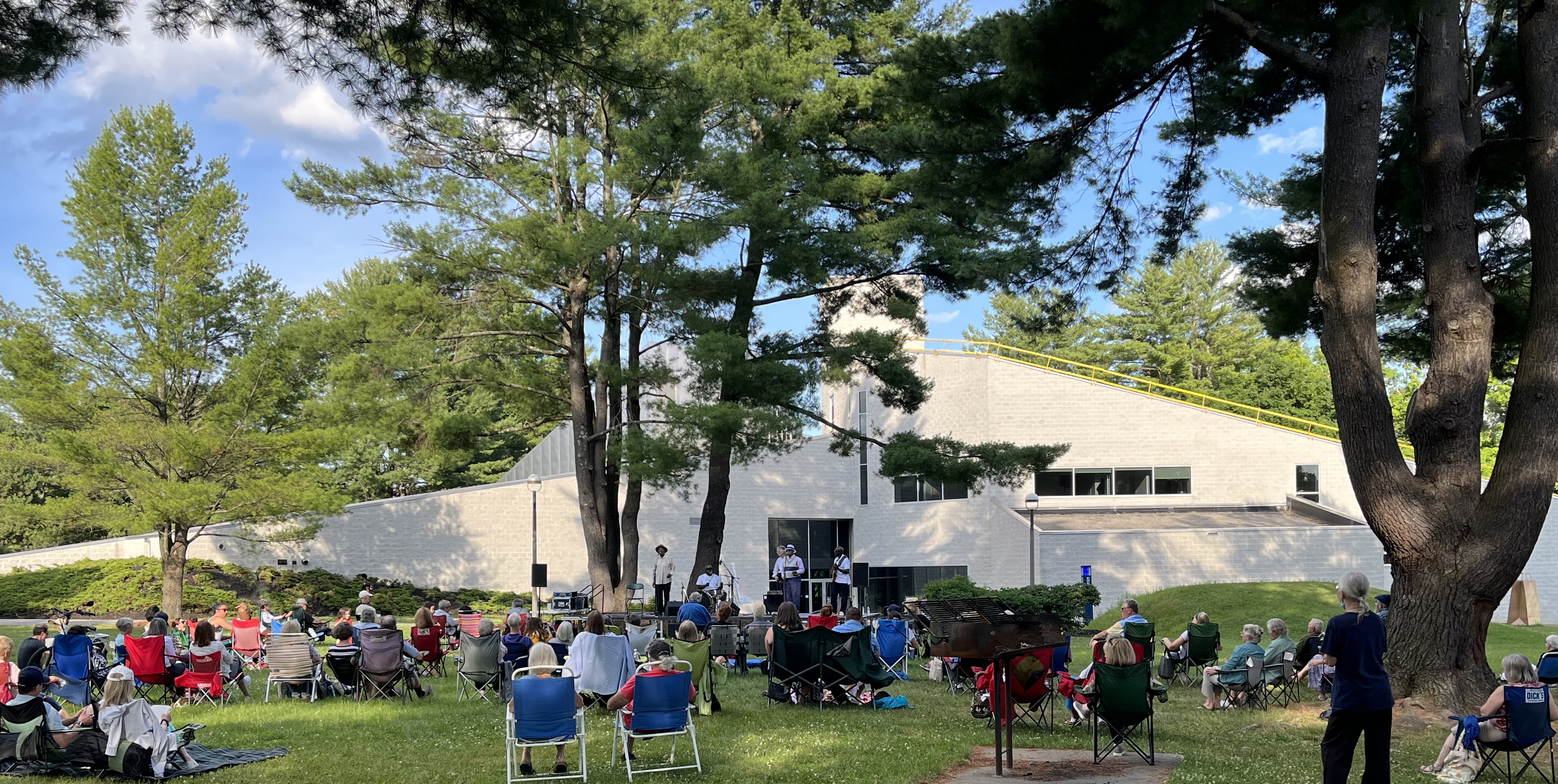 A summer concert outside the Tang