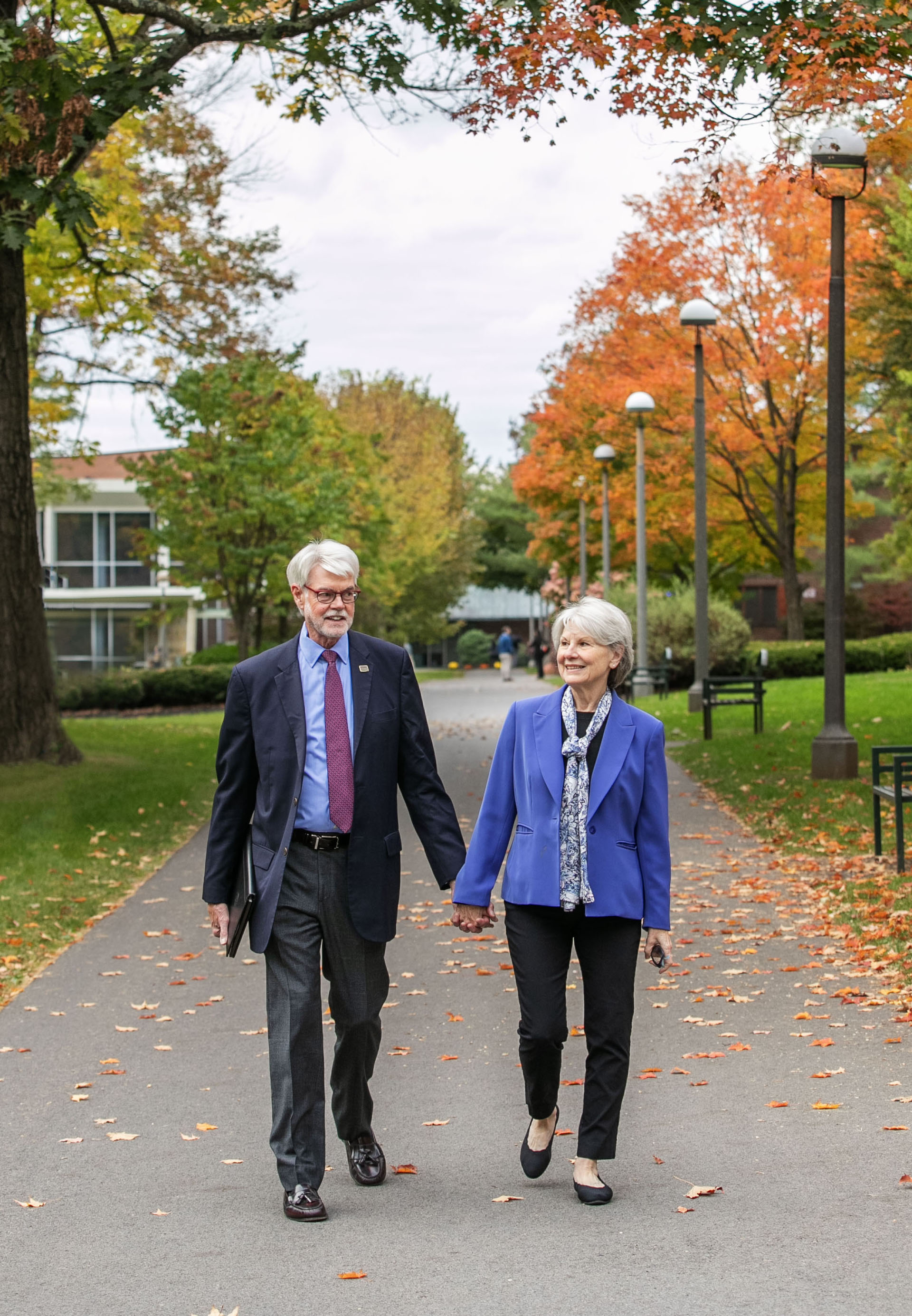 President Emeritus Philip A. Glotzbach with Marie Glotzbach on Skidmore's campus. 