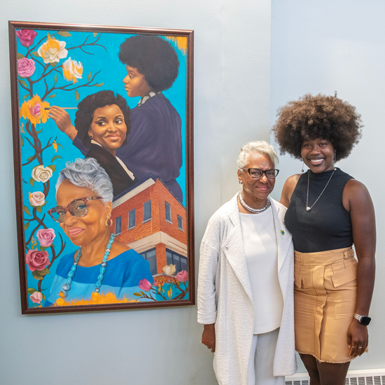 Linda+Jackson-Chalmers+%E2%80%9973+with+portrait+artist+Winosha+Steele