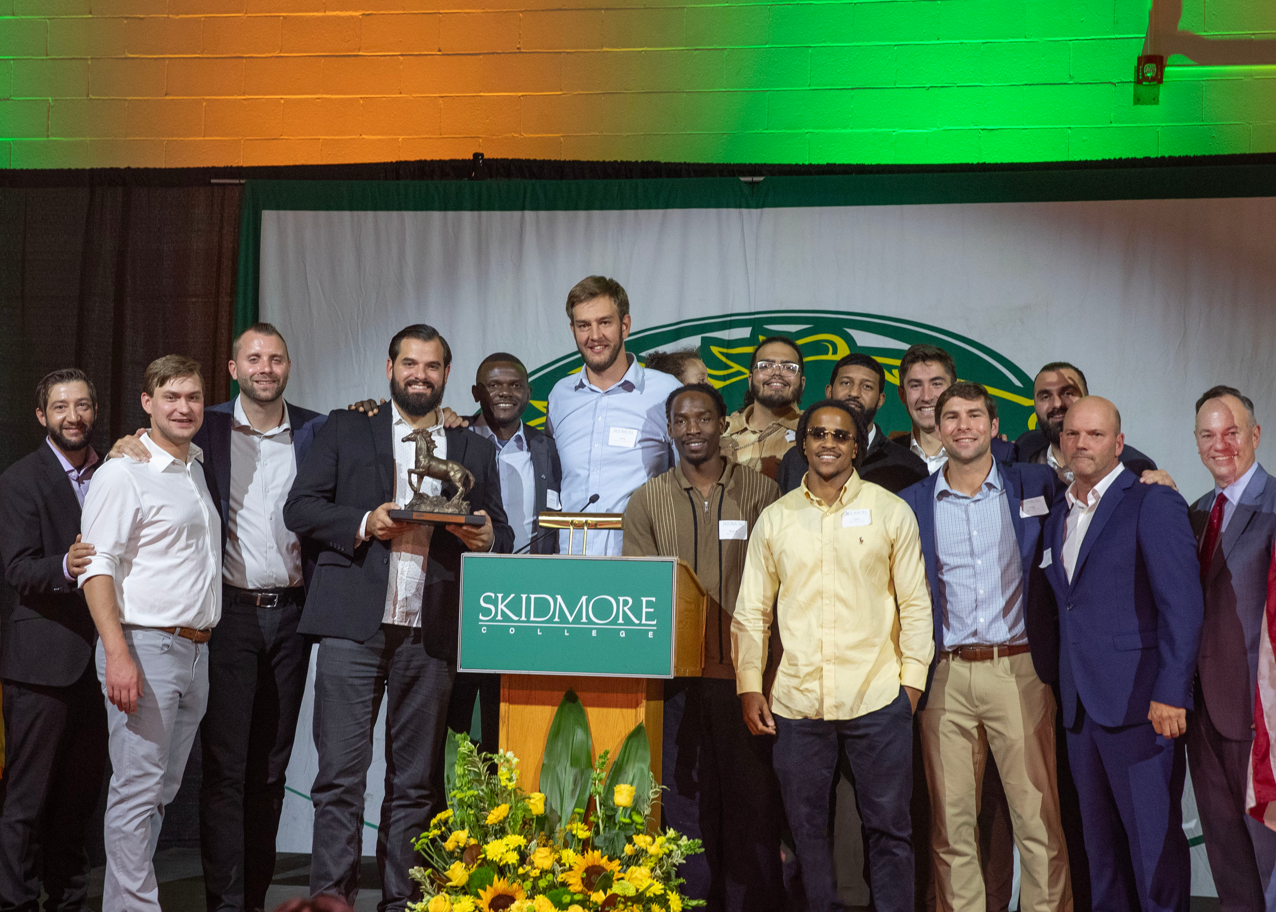 2014-15 Men’s Basketball Team 2014-15 Men’s Basketball Team take to the stage