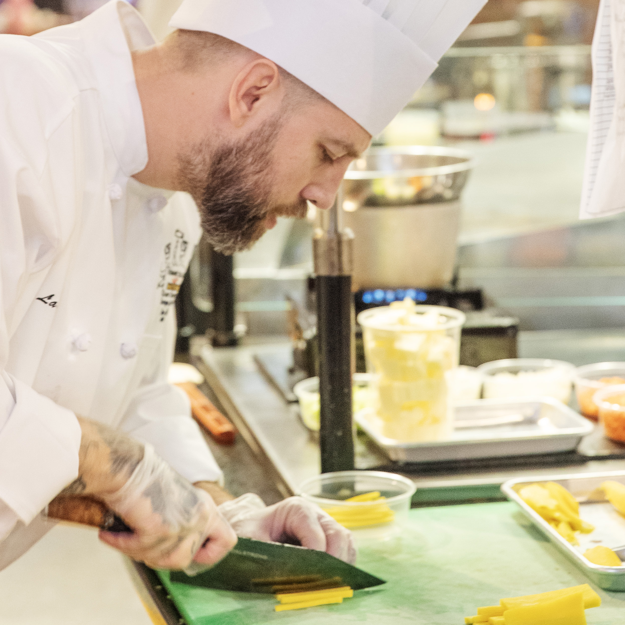 Short+Order+Cook+Allen+Lapelle+slices+carrots