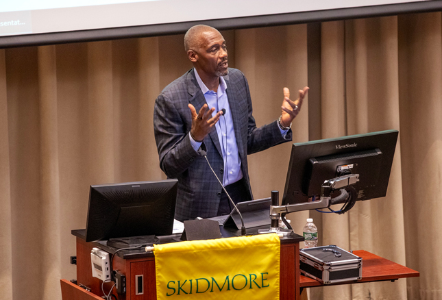 Greg Willis, vice president of global sales for LinkedIn Marketing Solutions, delivers the 40th annual Harder Lecture