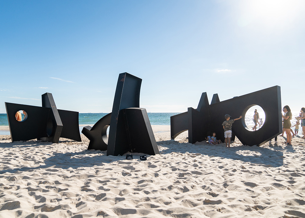 "Tingwon" at Sculpture by the Sea on Bondi and Cottesloe Beaches, originally comprised of three separate sculptures, before its adaptation for Skidmore's campus.