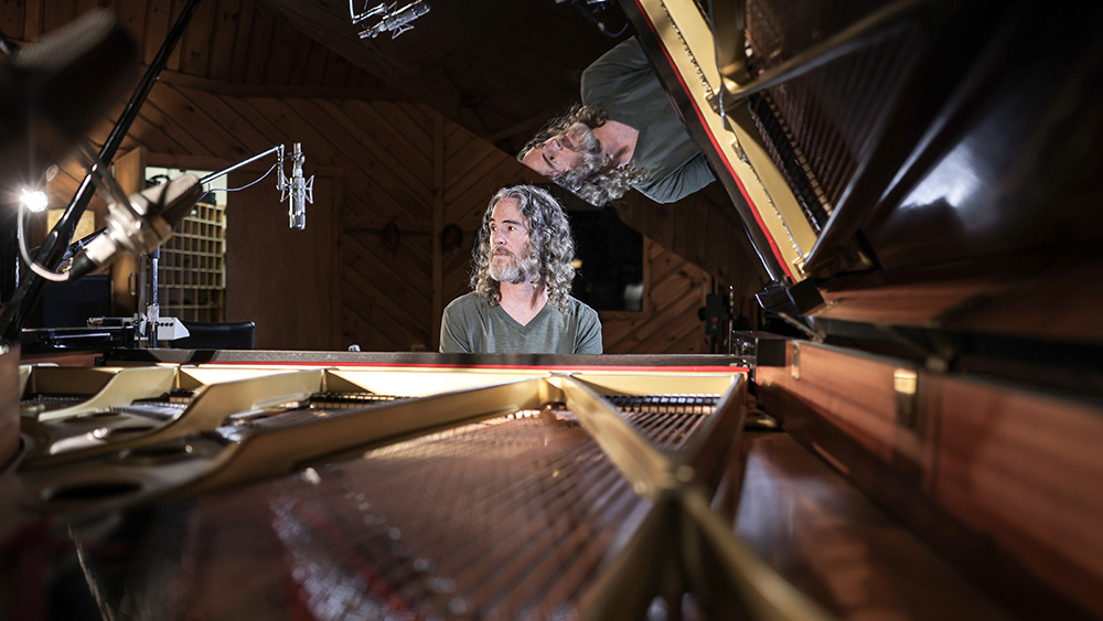 Scott Jacoby '93 at the piano