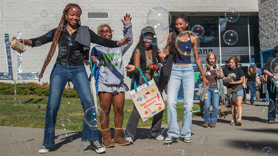 Members of the Skidmore College community gather outside Frances Young Tang ’61 Teaching Museum and Art Gallery at a Campus Open House in September as part of the Tang's 25th anniversary celebrations this academic year. 