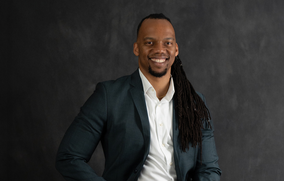 Theko Lekena ’16 poses in front of a gray backdrop